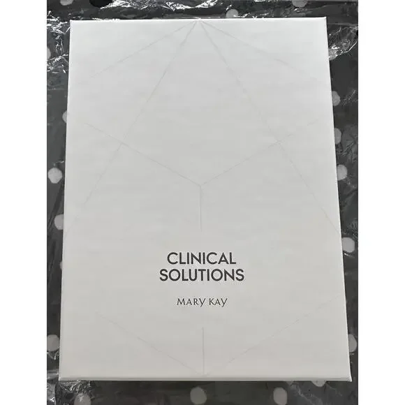 Mary Kay Clinical Solutions Retinol 0.5 + Calm Restore Facial Milk Set - Picture 1 of 5